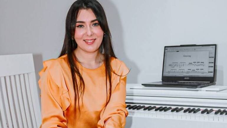 Elizabeth Ojog (Piano)